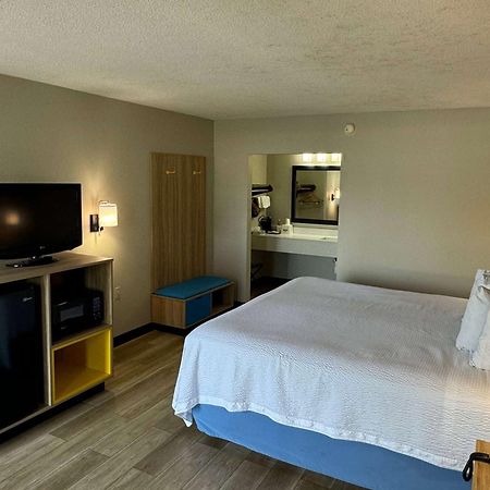 Days Inn By Wyndham Crystal River Bagian luar foto