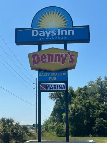 Days Inn By Wyndham Crystal River Bagian luar foto